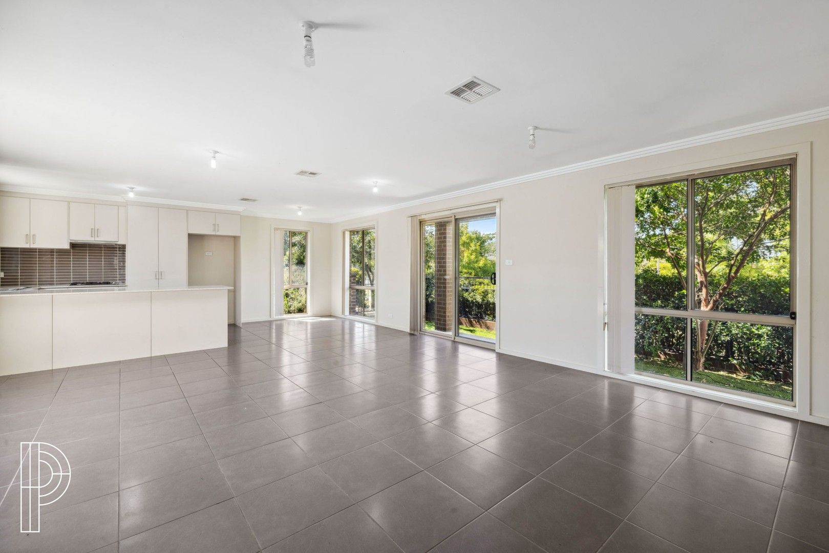 3 bedrooms Townhouse in 9/12 Maris King Street CASEY ACT, 2913