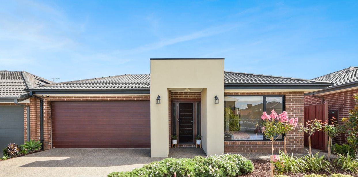 52 Simmental Drive, Clyde North VIC 3978