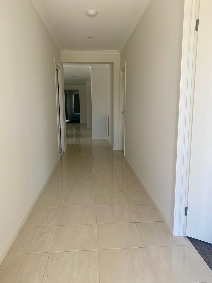 18 Demesne Boulevard, Donnybrook VIC 3064 House For Rent 560 Domain