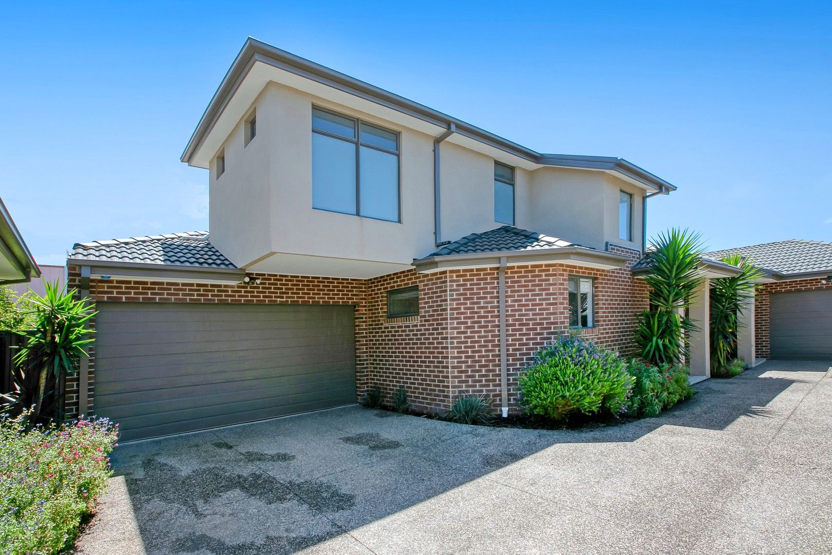 3 bedrooms Townhouse in 2/22 Leonard Avenue GLENROY VIC, 3046