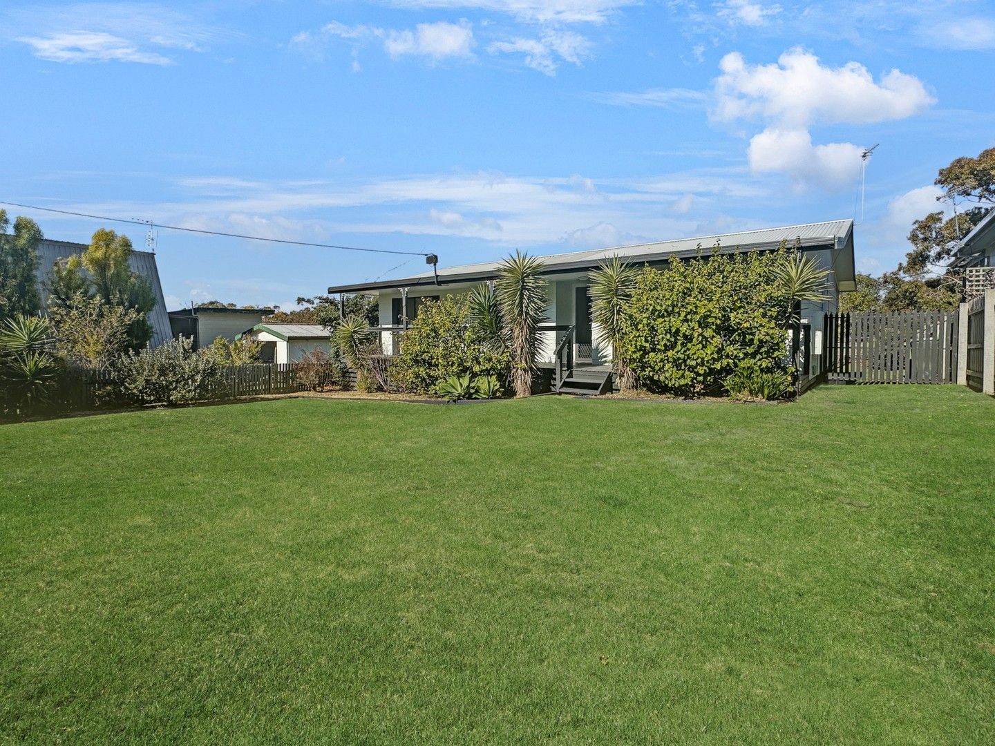 3 bedrooms House in 30 Robin Street LAKES ENTRANCE VIC, 3909