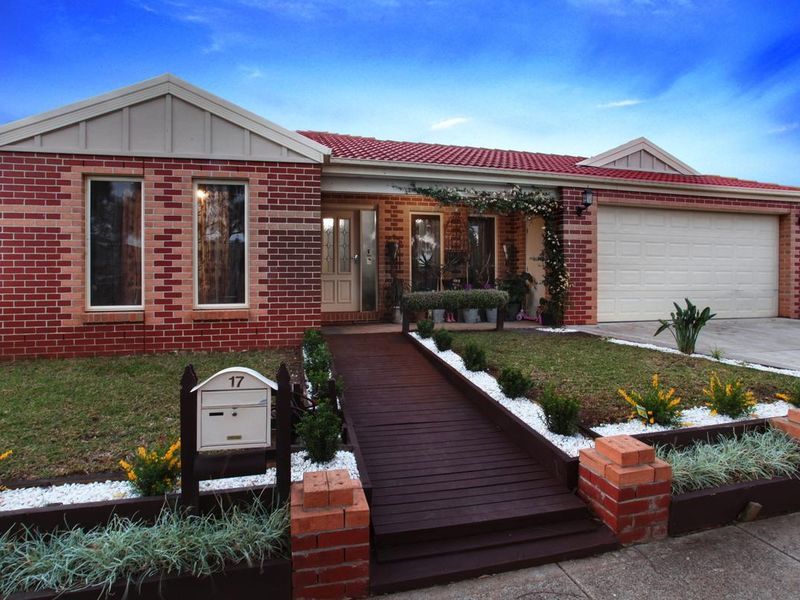 4 bedrooms House in 17 Weavers Street MANOR LAKES VIC, 3024