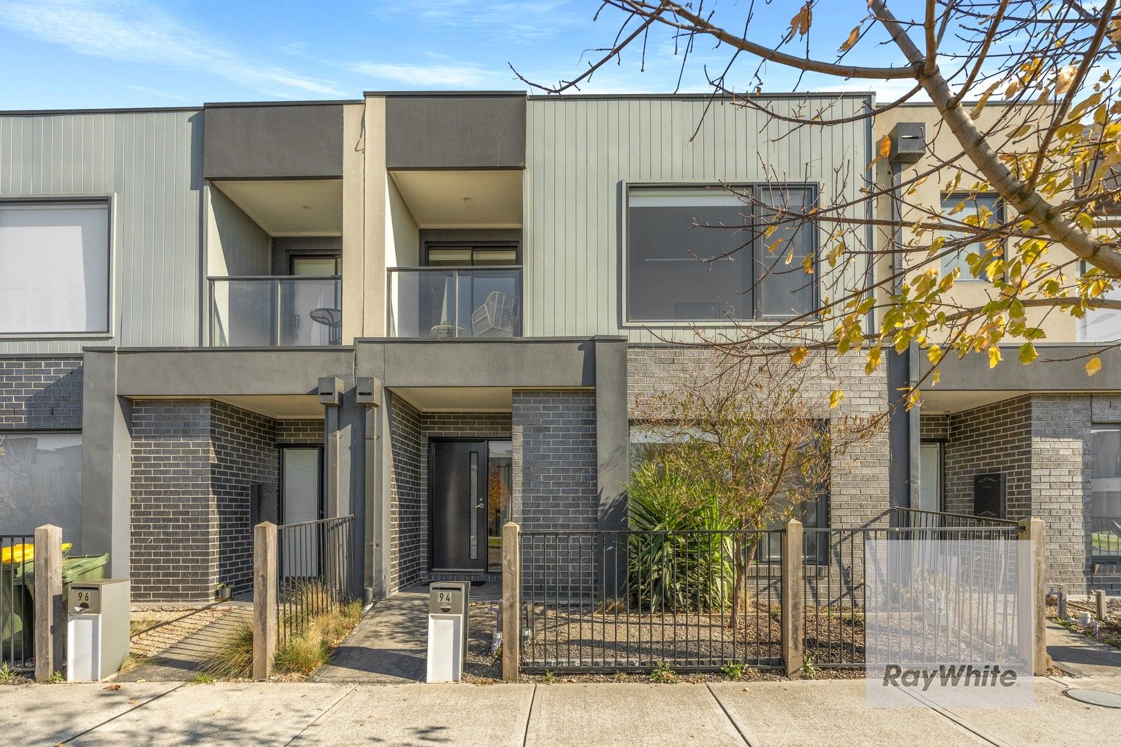 4 bedrooms Townhouse in 94 Macedon Parade WOLLERT VIC, 3750