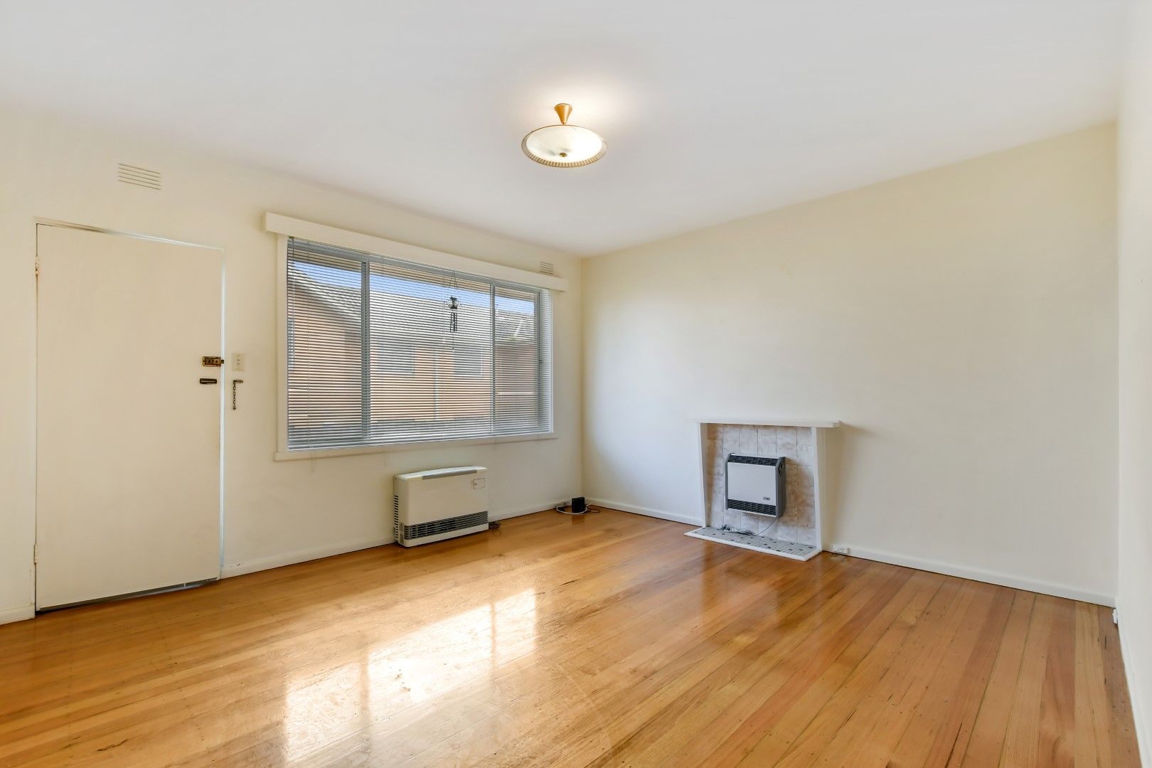 4/15 Hutton Street, Dandenong VIC 3175 Apartment For Rent 330 Domain