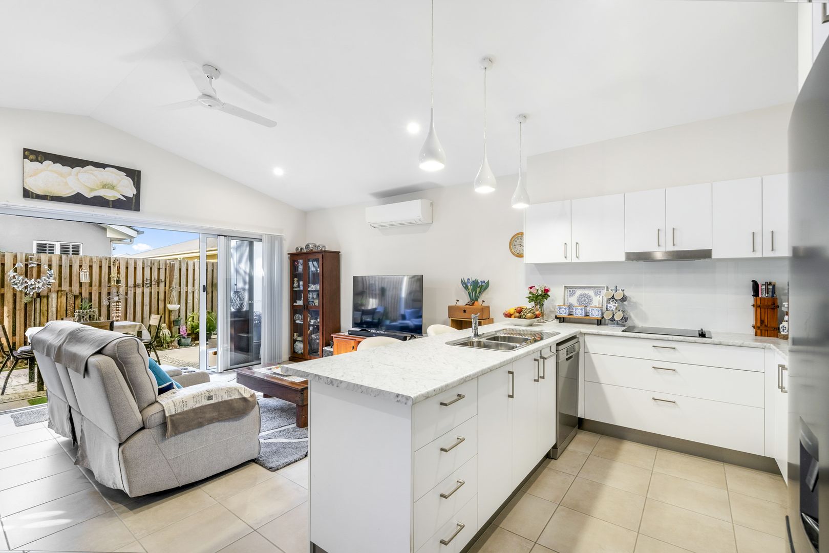 109/2-20 Island View Drive, Urangan QLD 4655, Image 2