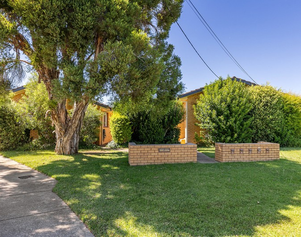 1/2 Vestey Street, Wagga Wagga NSW 2650