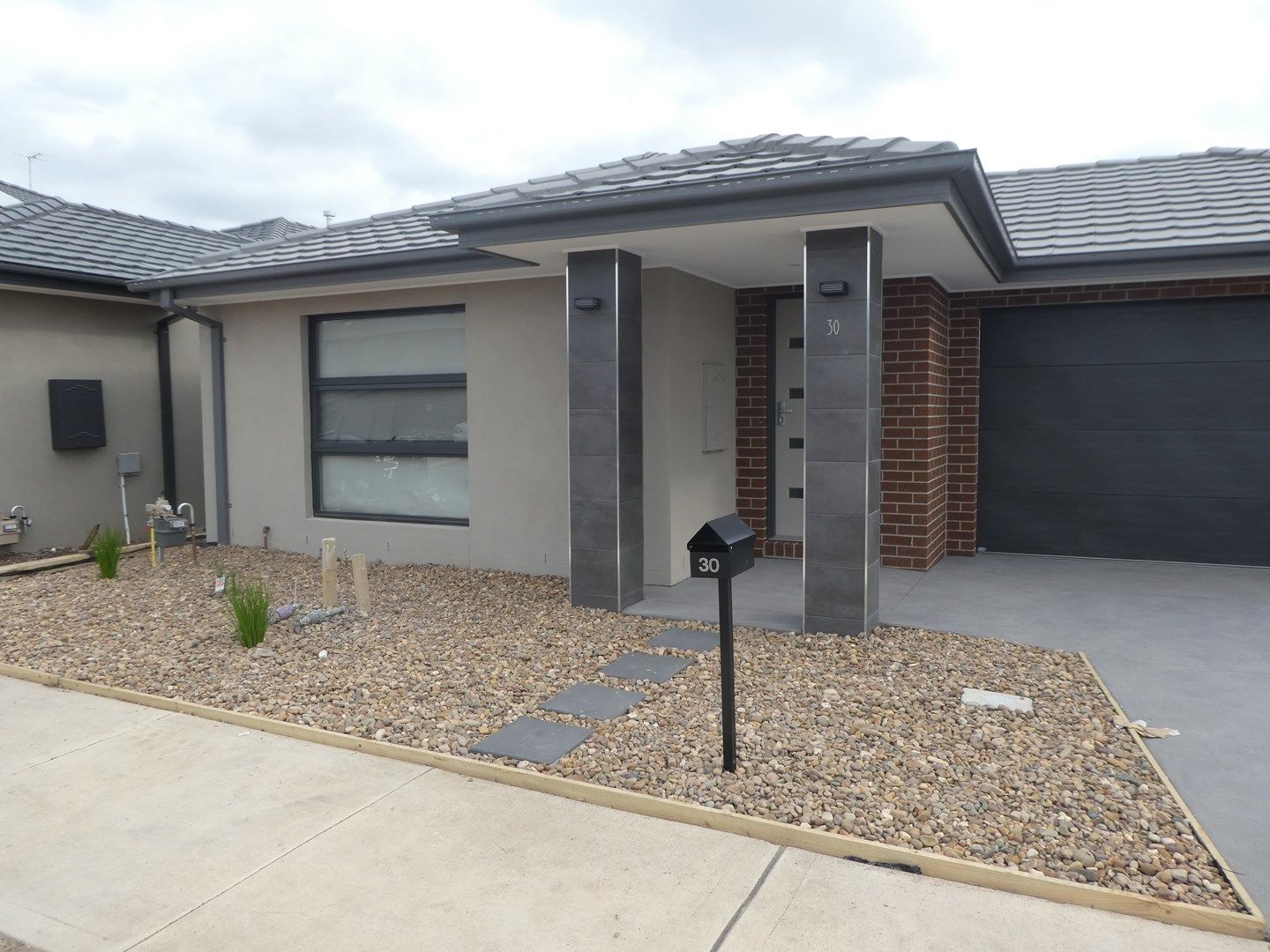 3 bedrooms House in 30 Forton Crescent CRANBOURNE WEST VIC, 3977