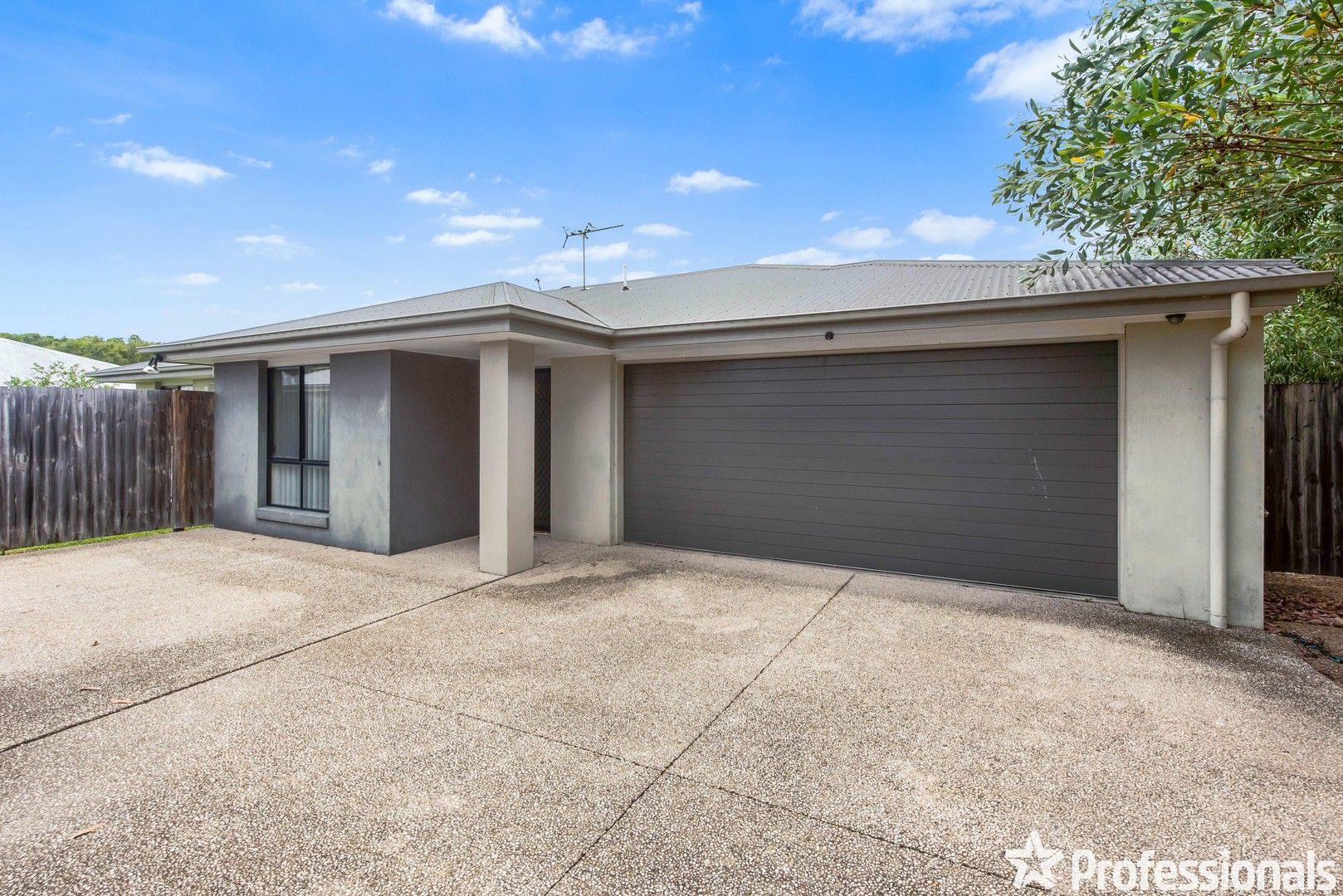 4 bedrooms Apartment / Unit / Flat in 2/15 Rhapis Court ANDERGROVE QLD, 4740