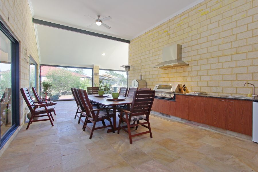 10 Smallbrook Retreat, Caversham WA 6055, Image 2