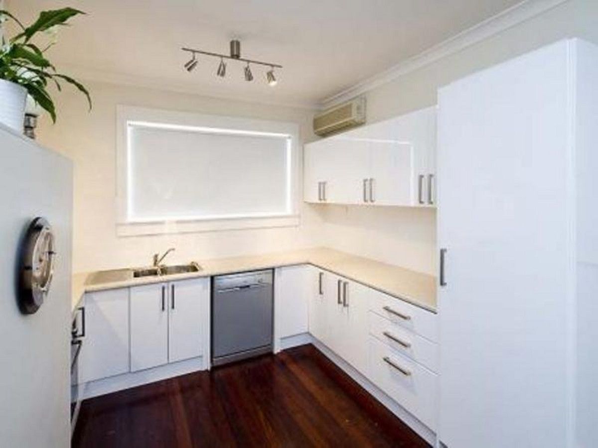 3 bedrooms House in 4 Wallace Street BELMONT WA, 6104