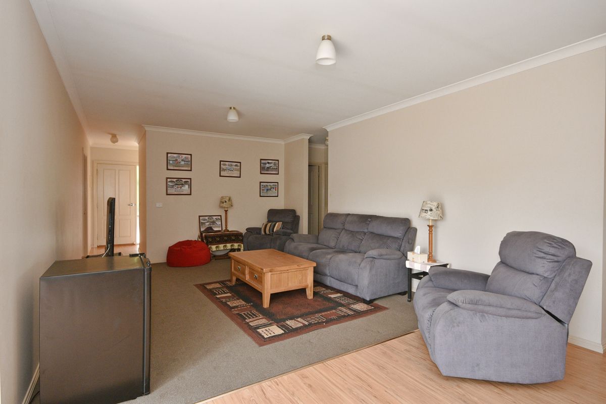 1/16 Station Street, Kangaroo Flat VIC 3555, Image 2