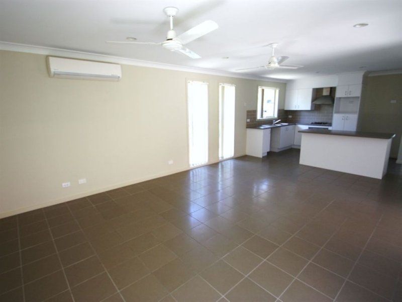 4 Seashell Avenue, Coomera QLD 4209, Image 2