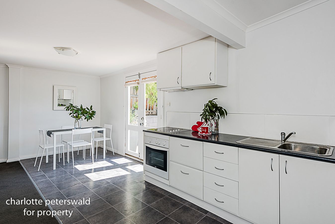 2/24 Gordon Avenue, Mount Stuart TAS 7000, Image 1