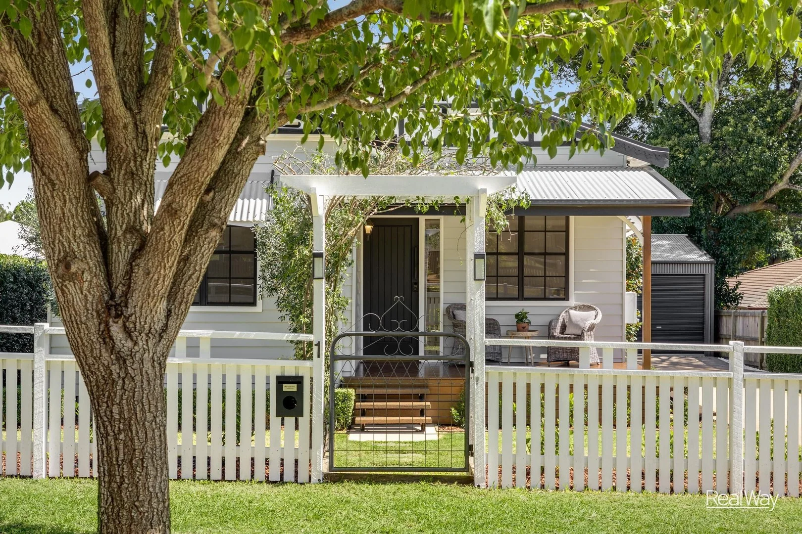 1 Llewellyn Street, Centenary Heights QLD 4350