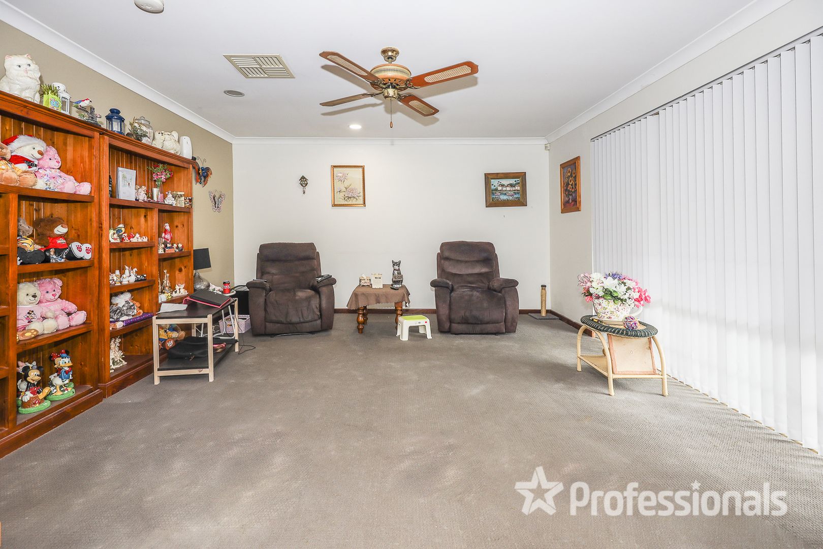 24 Leicester Square, Alexander Heights WA 6064, Image 2