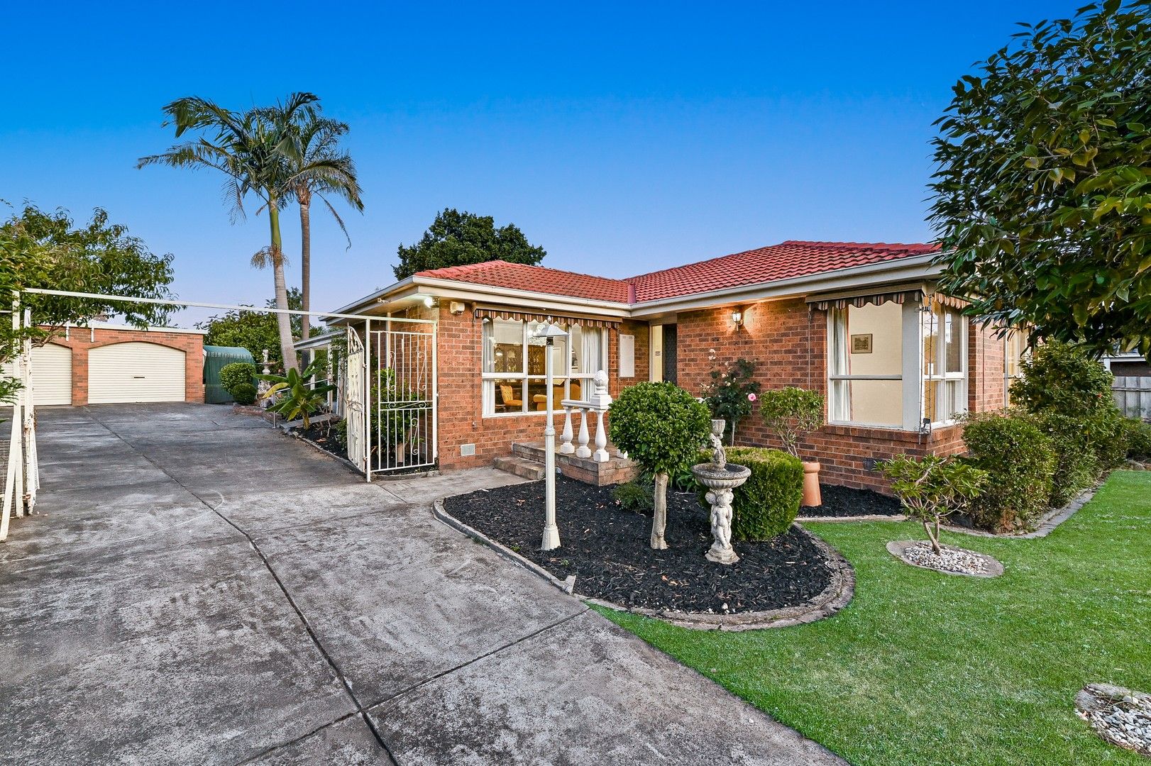 4 bedrooms House in 83 Kambara Drive MULGRAVE VIC, 3170