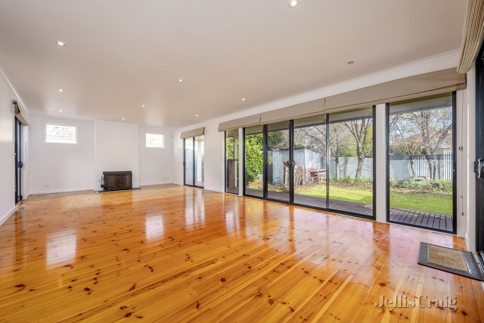 4 bedrooms House in 15 Hanslope Avenue ALPHINGTON VIC, 3078