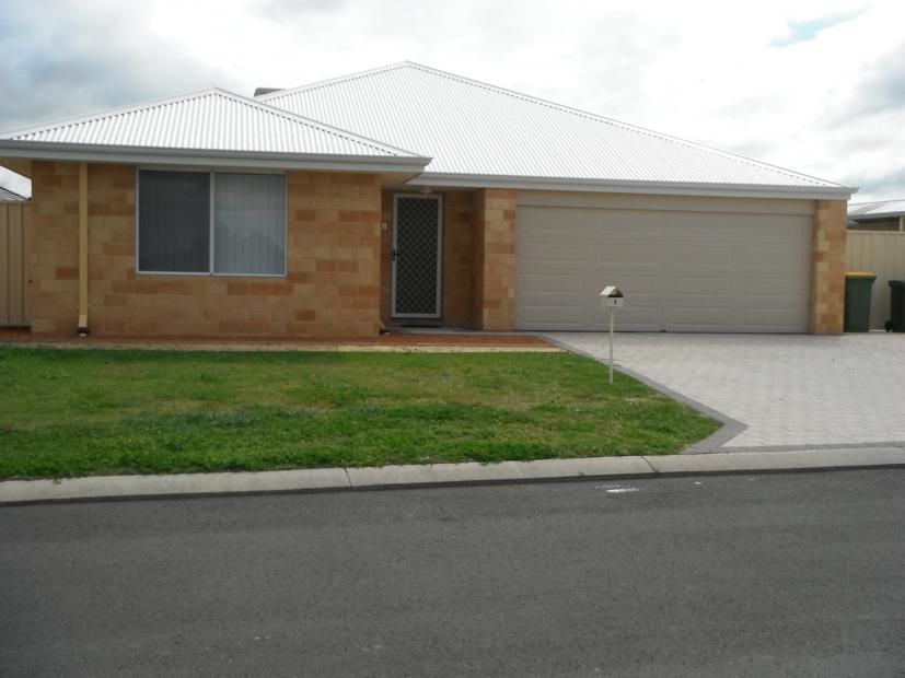 4 bedrooms House in 8 Redgum Road PINJARRA WA, 6208