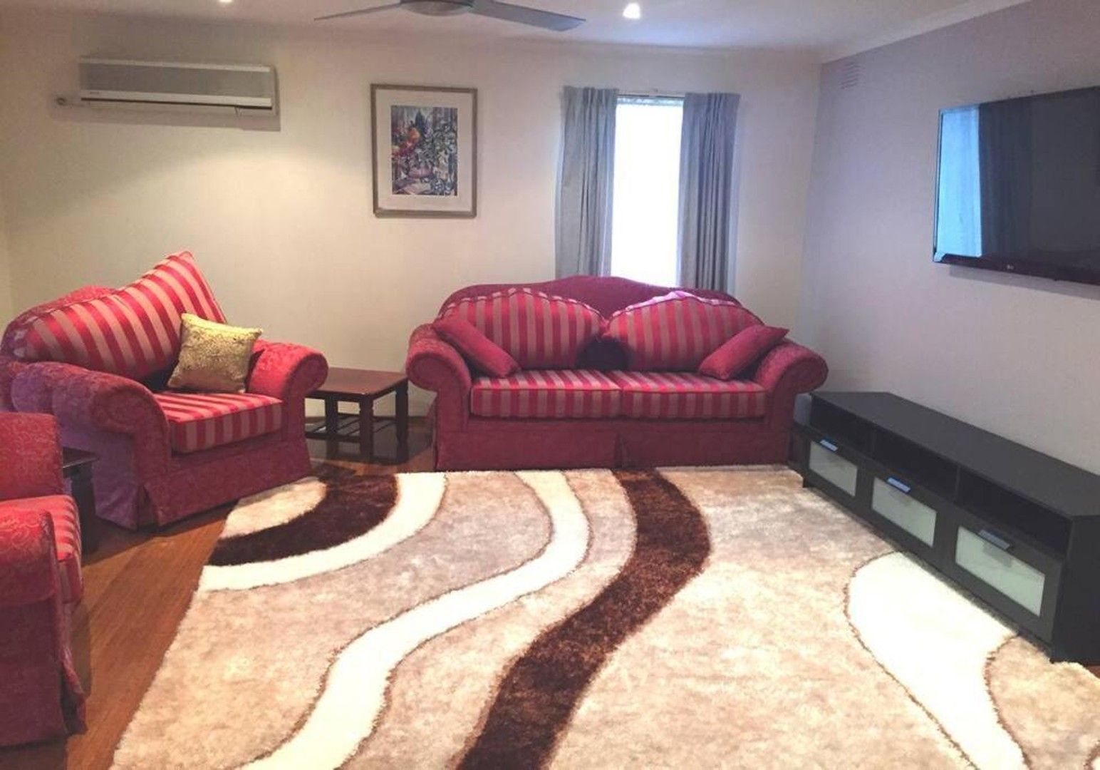 4 bedrooms House in 39 Streeton Circuit MILL PARK VIC, 3082
