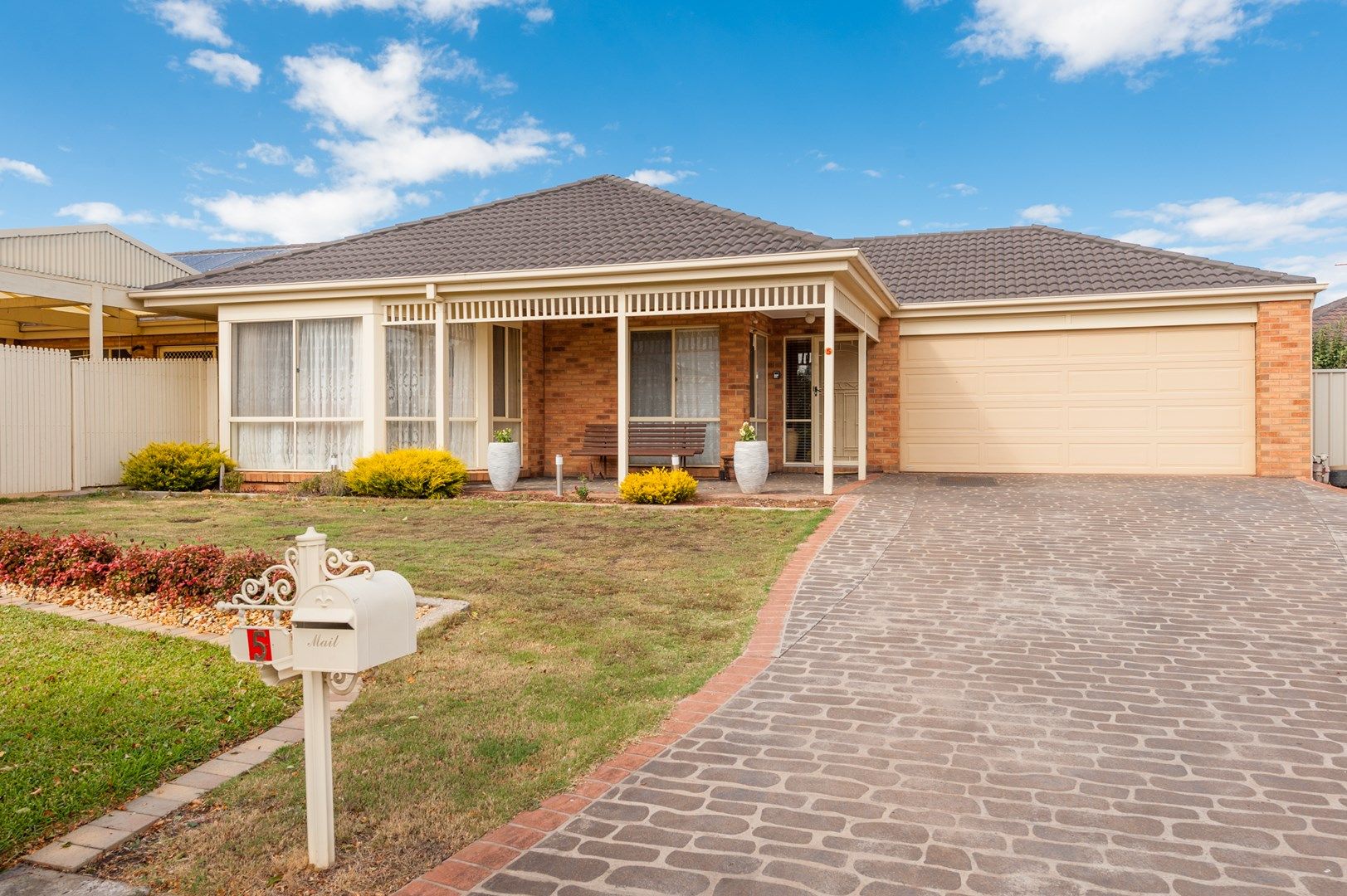 5 Dunstall Gardens, Caroline Springs VIC 3023, Image 0