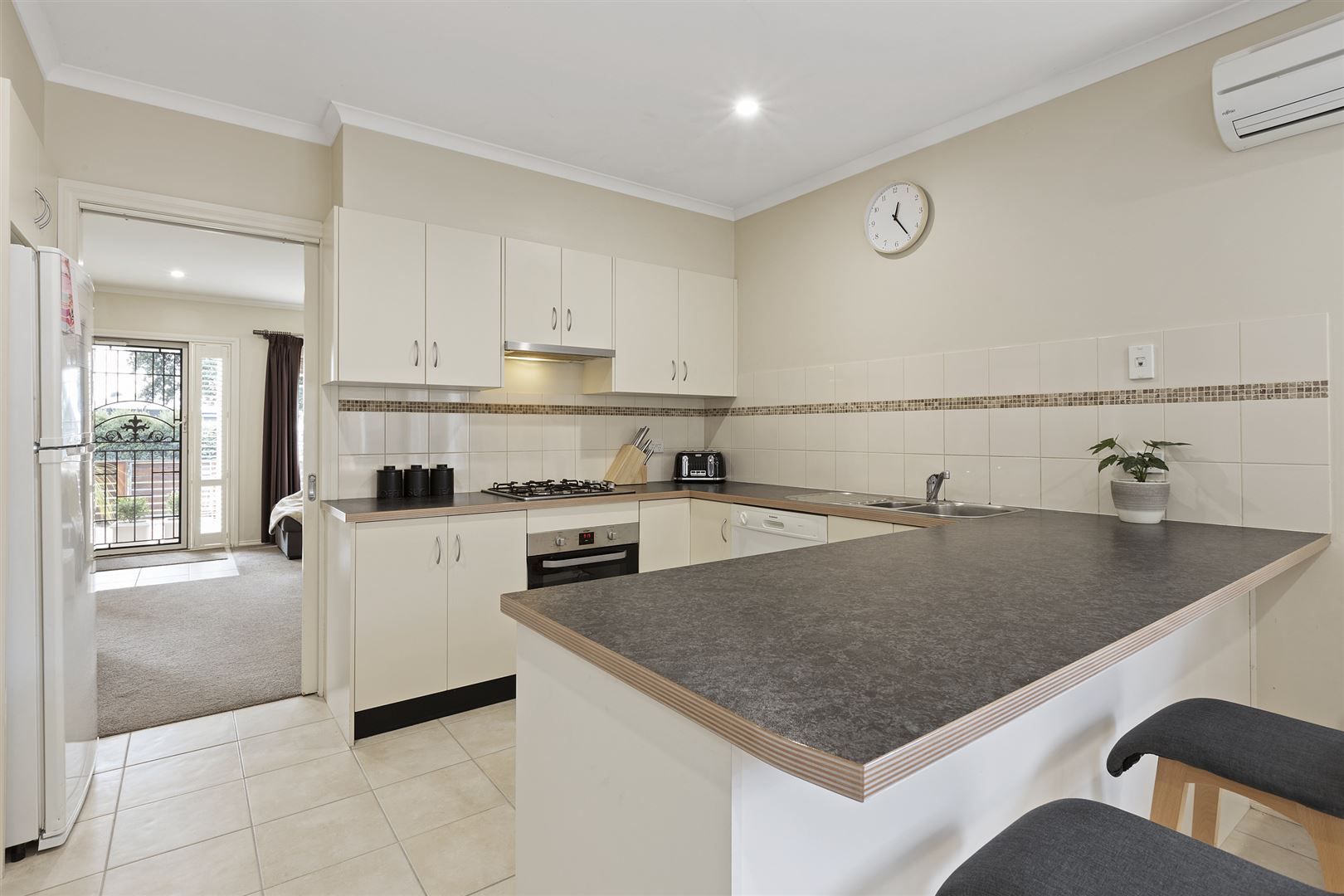 13 Drysdale Avenue, Hamlyn Heights VIC 3215, Image 2