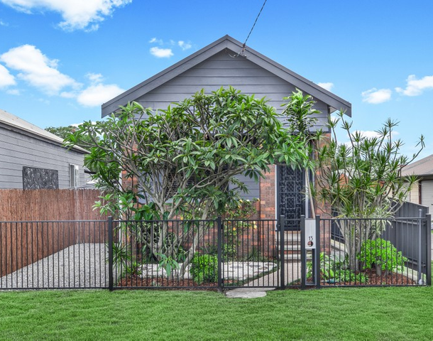 13 Holt Street, Mayfield East NSW 2304