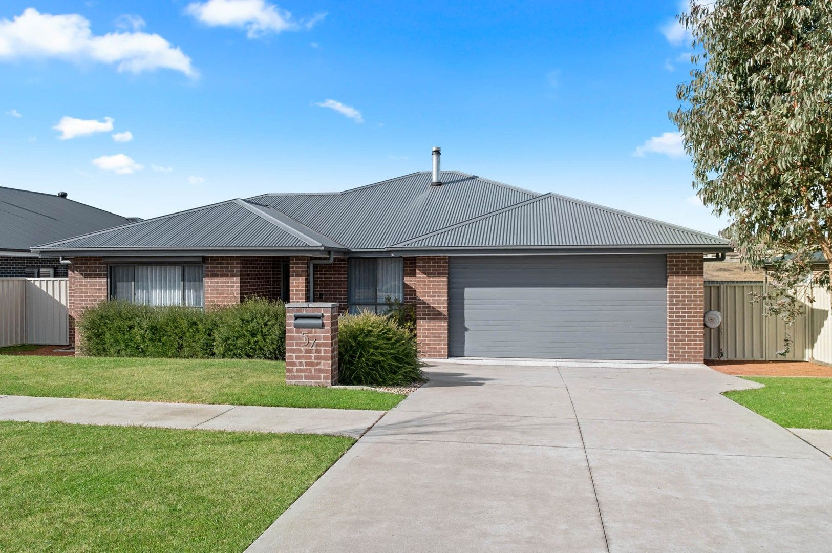 4 bedrooms House in 54 Quiberon Way GOULBURN NSW, 2580