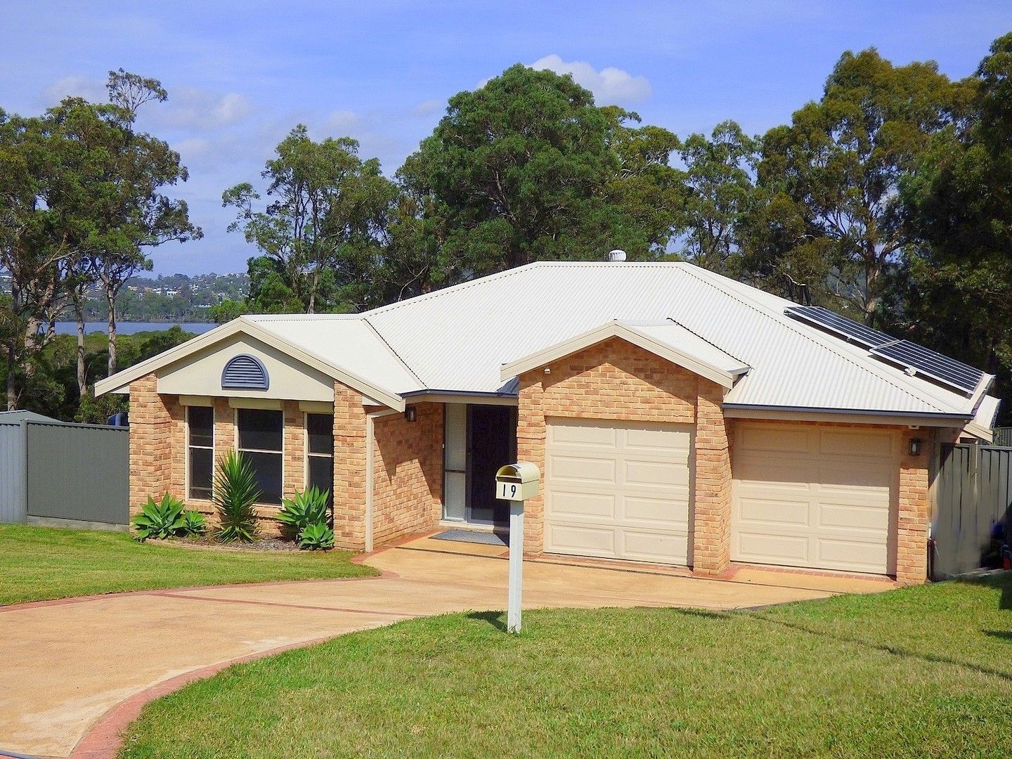 4 bedrooms House in 19 Kingfisher Cct EDEN NSW, 2551