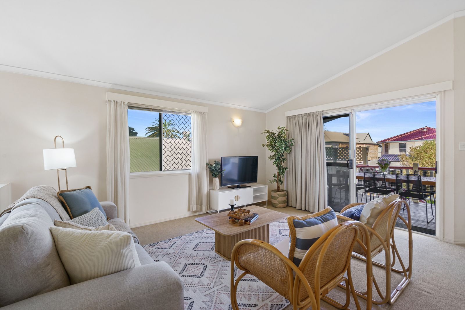 16 Stewart Parade, Manly QLD 4179, Image 2