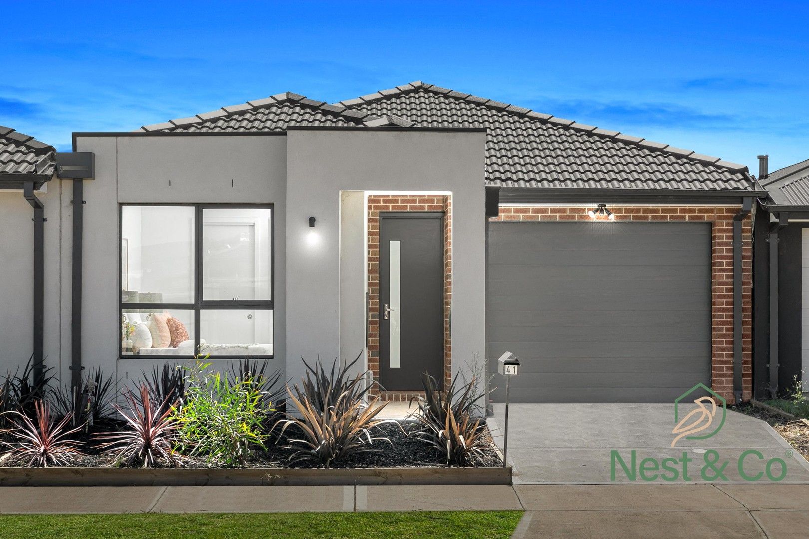 3 bedrooms House in 41 Rochford Drive DONNYBROOK VIC, 3064