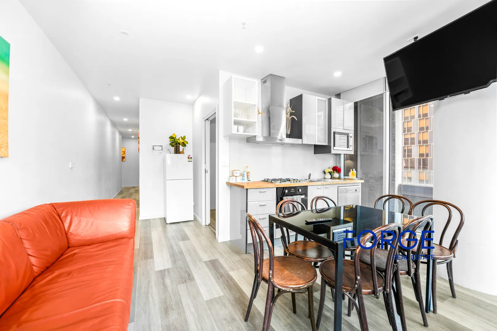 Paris End CBD Apartment  Exceptional Rental Yield - View 2