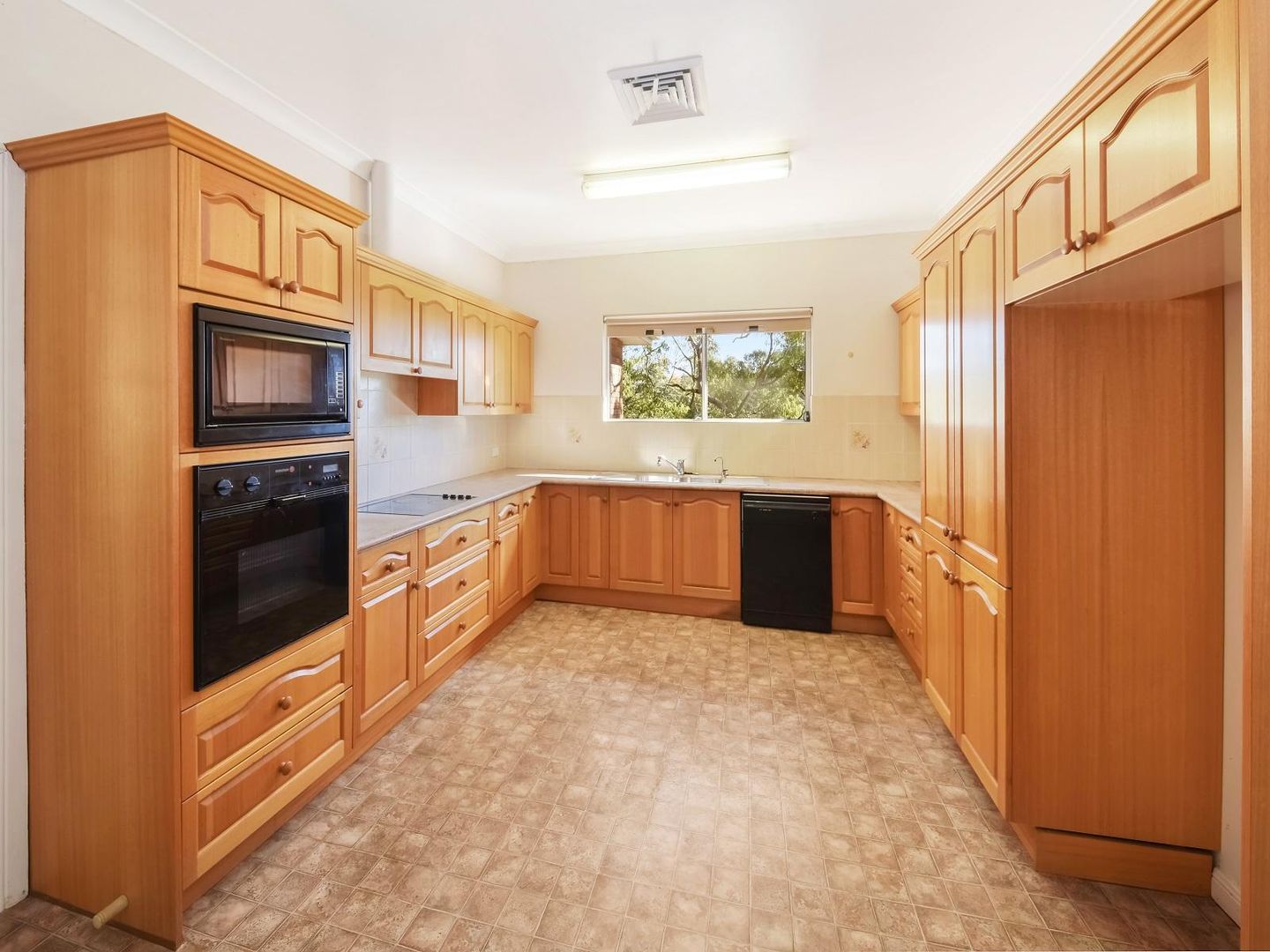14 Summerhaze Place, Hornsby Heights NSW 2077, Image 2