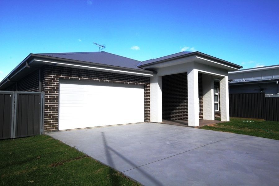 77 Summercloud Crescent, Vincentia NSW 2540, Image 1