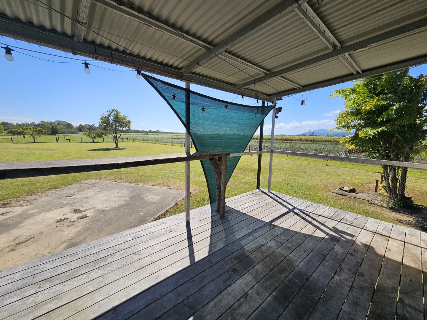 1 bedrooms Studio in 137B Dudley Rd PROSERPINE QLD, 4800