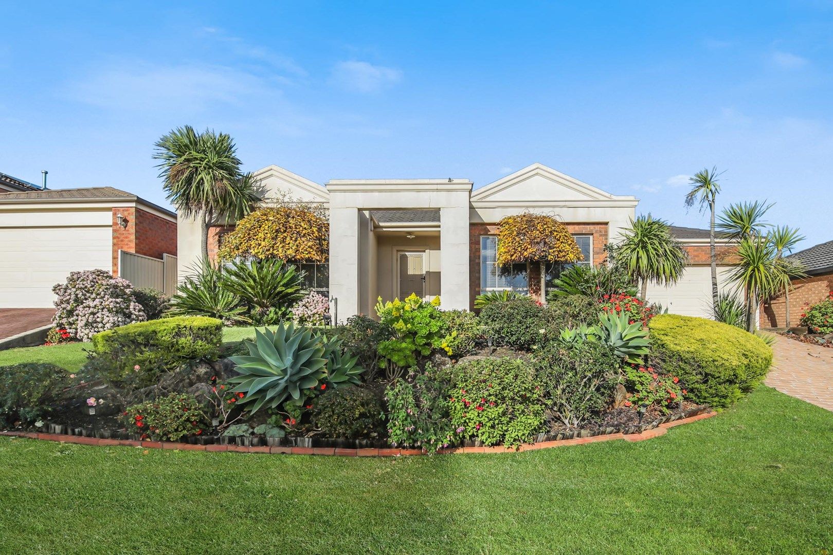 8 Cardiff Grove, Cranbourne East VIC 3977, Image 0