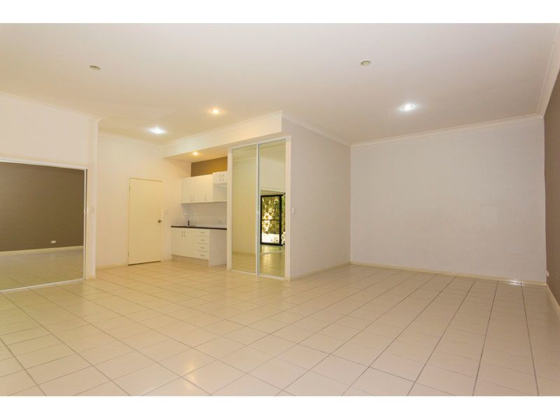 28/2 Ridgeline Way, HIGHLAND PARK QLD 4211, Image 2