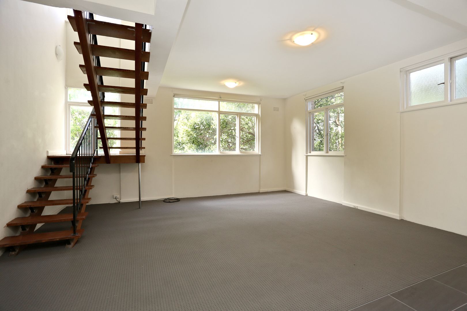 8/24 Warra Street, Toorak Property History & Address Research Domain