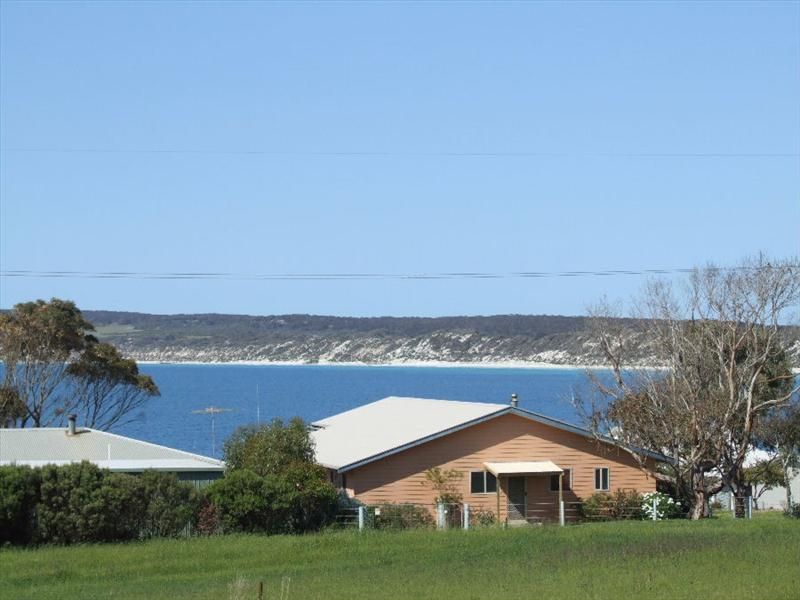 17 Hawthorn Avenue, Emu Bay SA 5223, Image 1