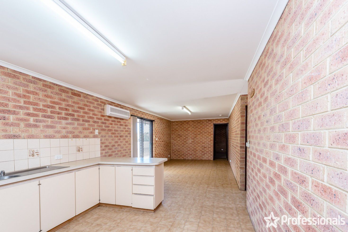 2 King Street, Wonthella WA 6530, Image 2