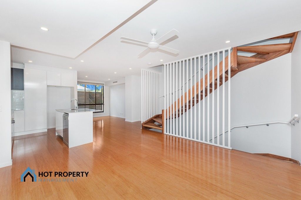 3 bedrooms Townhouse in 1/223 Hudson Road WOOLOOWIN QLD, 4030