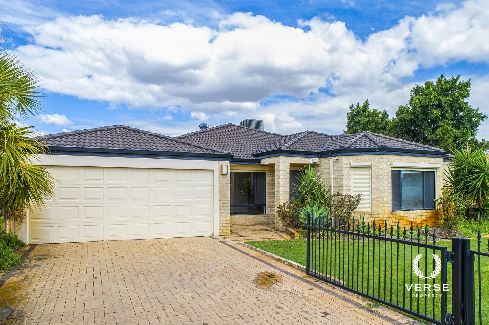 Primary image of 2 Hedges Retreat, Atwell WA 6164