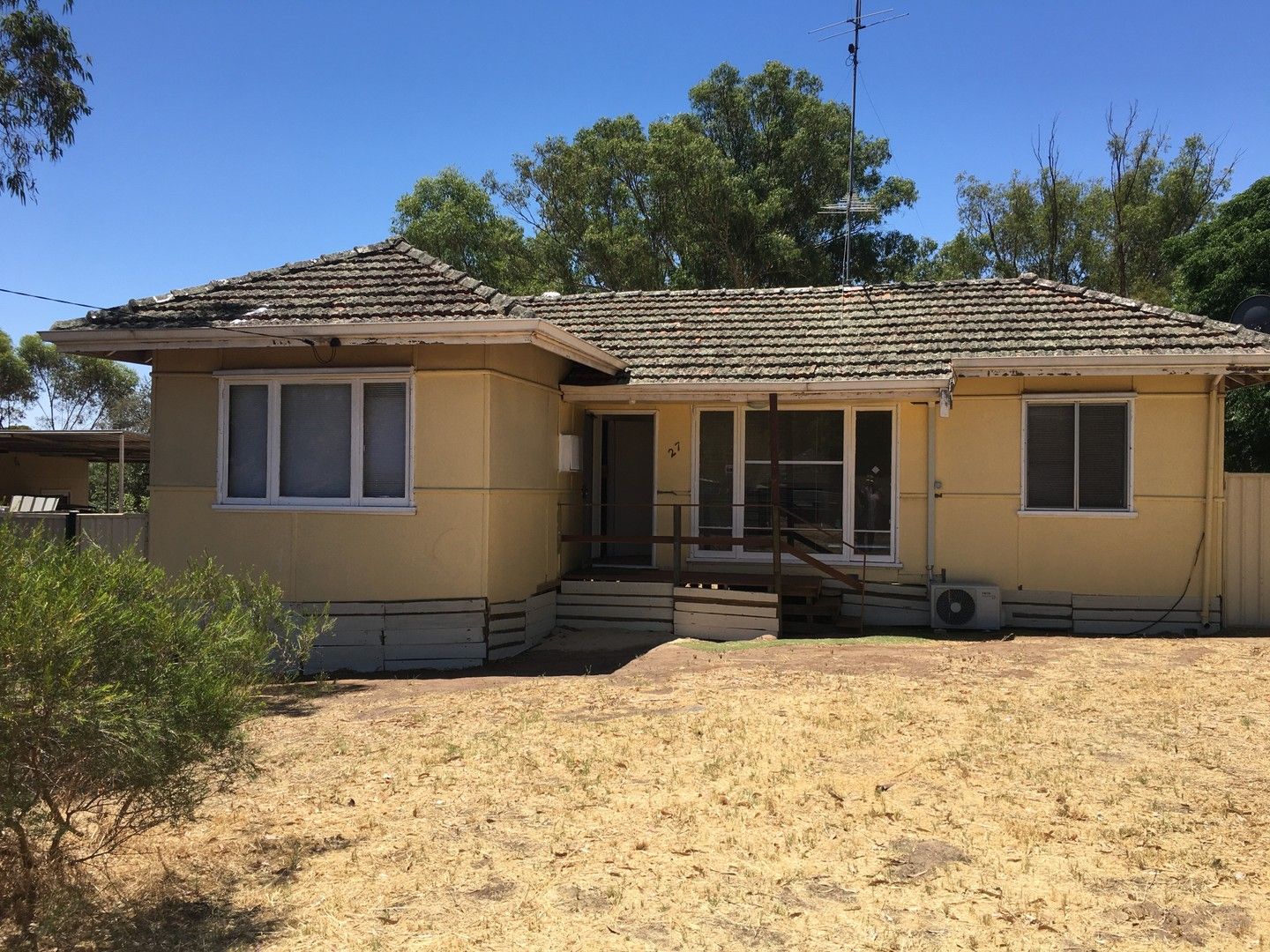 3 bedrooms House in 27 Perina Way NORTHAM WA, 6401