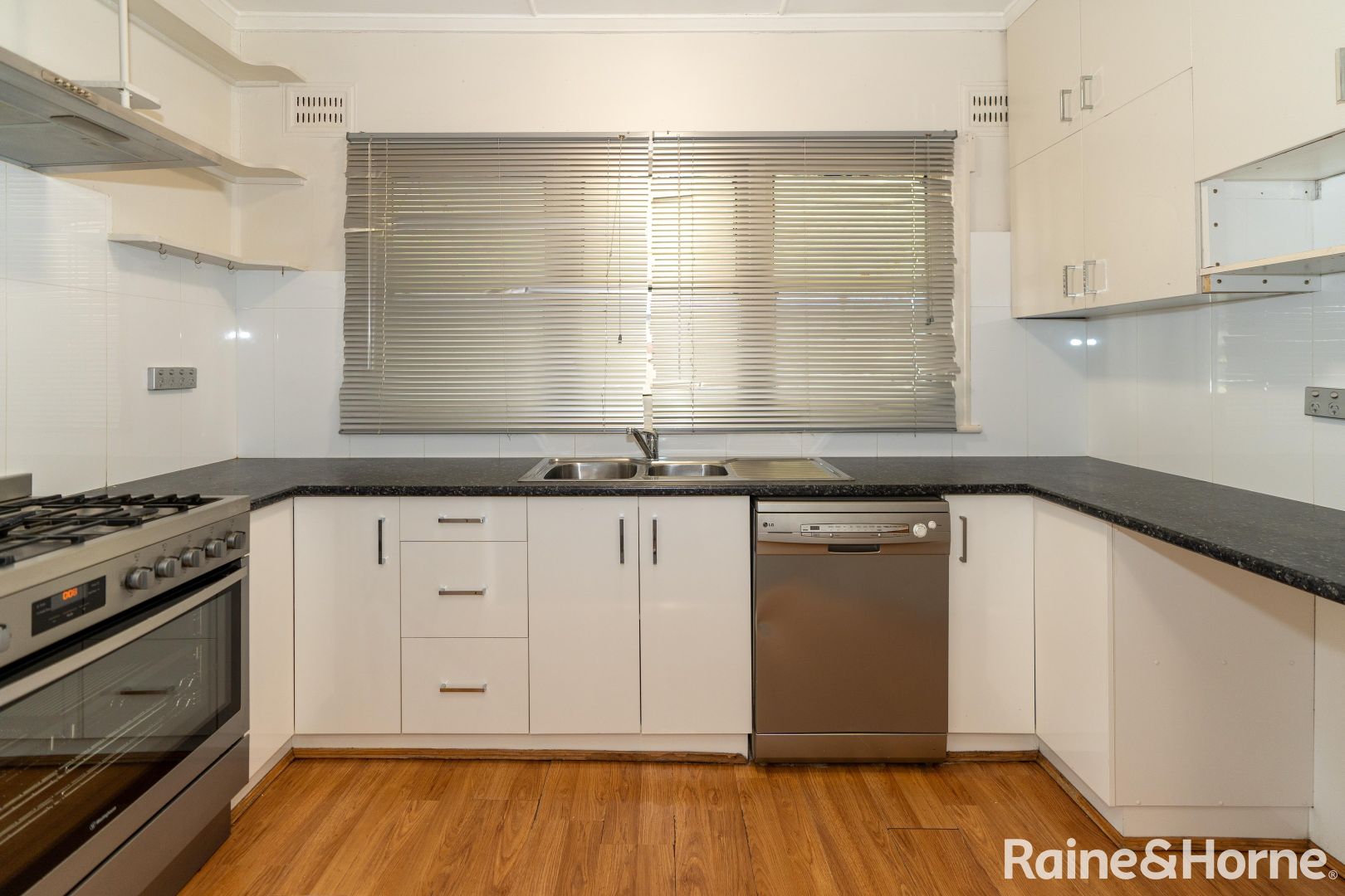 164 Fernleigh Road, Mount Austin NSW 2650, Image 2