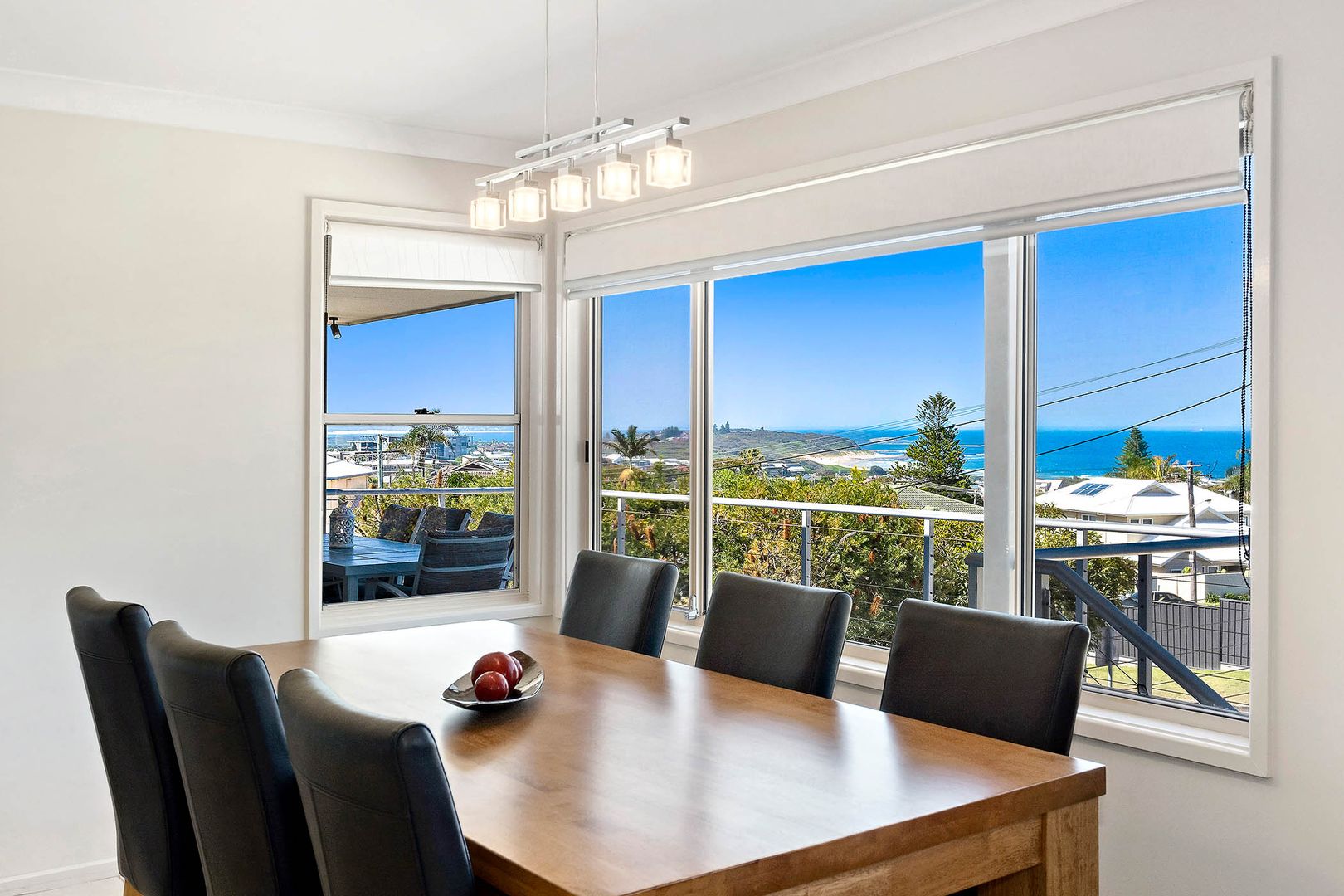 4 Ocean View Parade, Caves Beach NSW 2281, Image 2