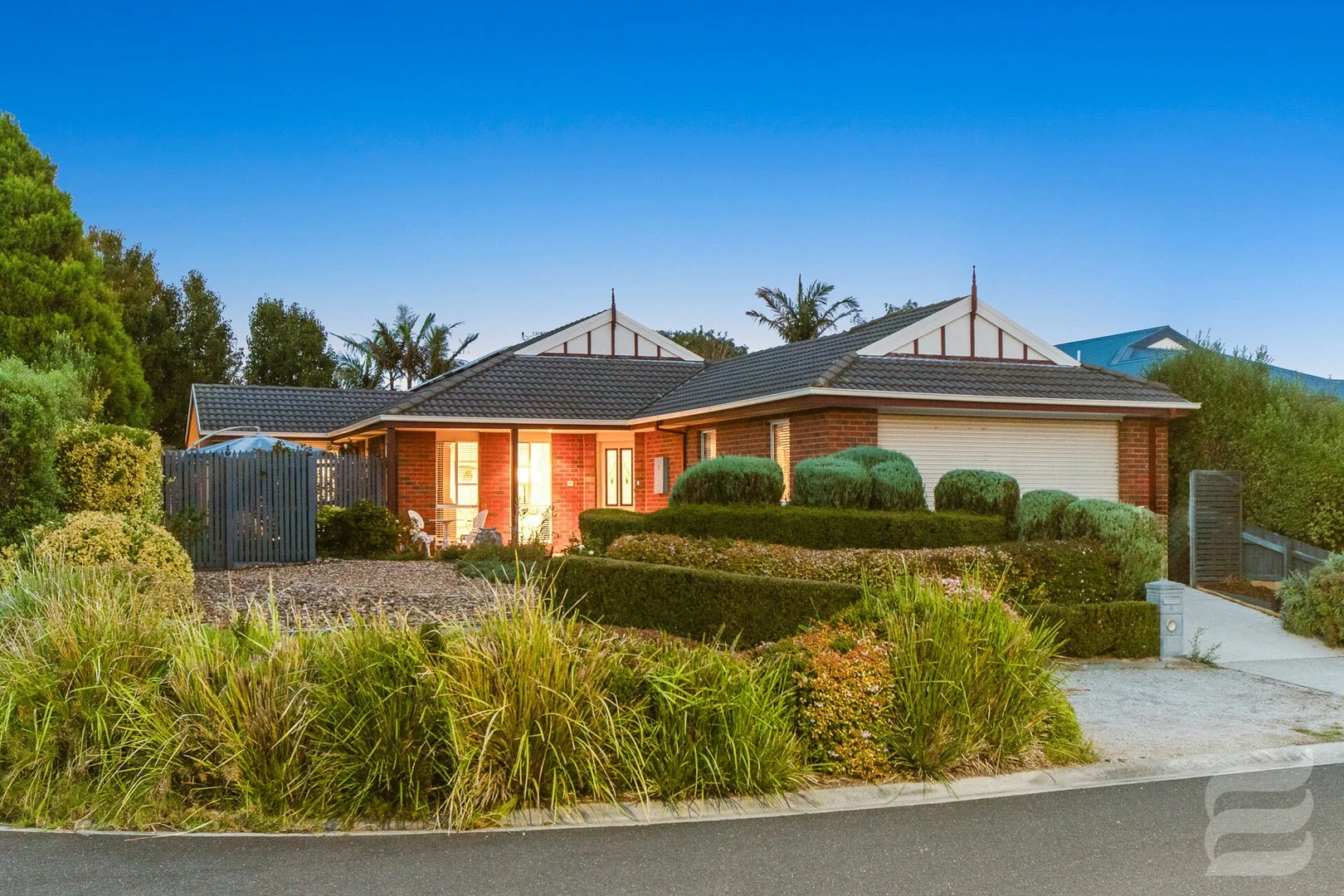 8 Rowena Place, Mount Martha VIC 3934