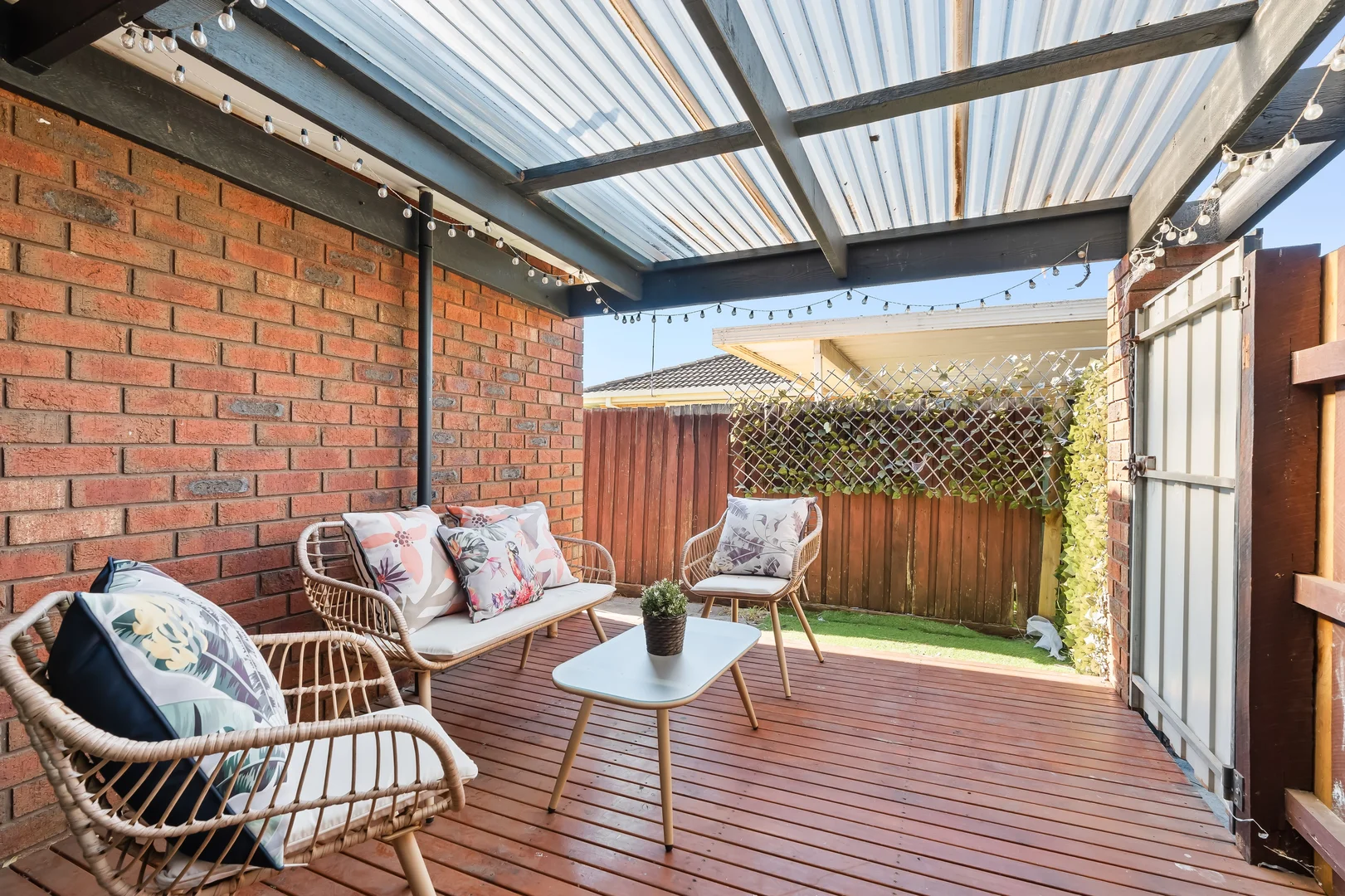 2/27 Bartlett Crescent, Hoppers Crossing VIC 3029 | Domain