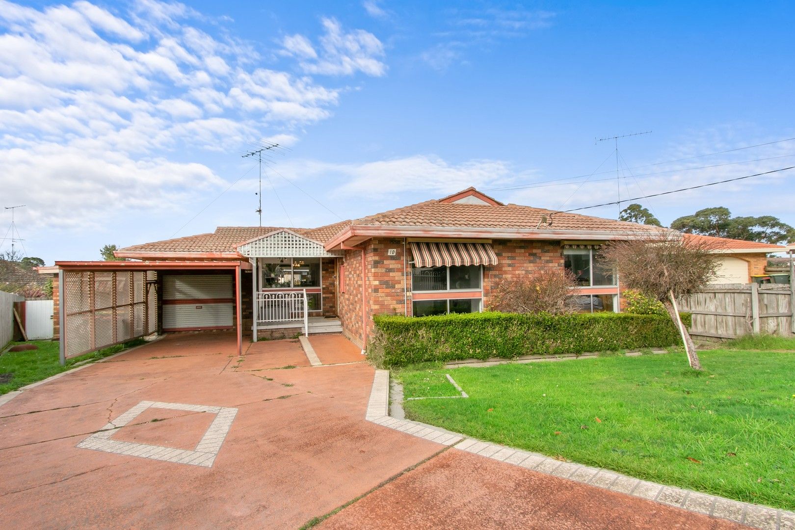 4 bedrooms House in 10 Wicks Cres MORWELL VIC, 3840