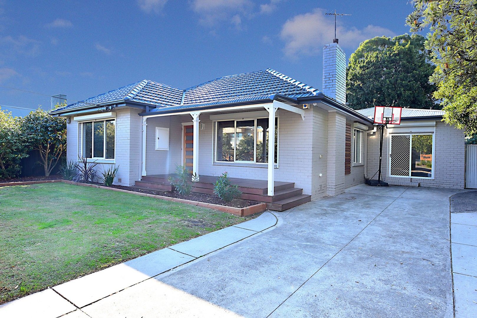 5 bedrooms House in 59 Oak Avenue CHELTENHAM VIC, 3192