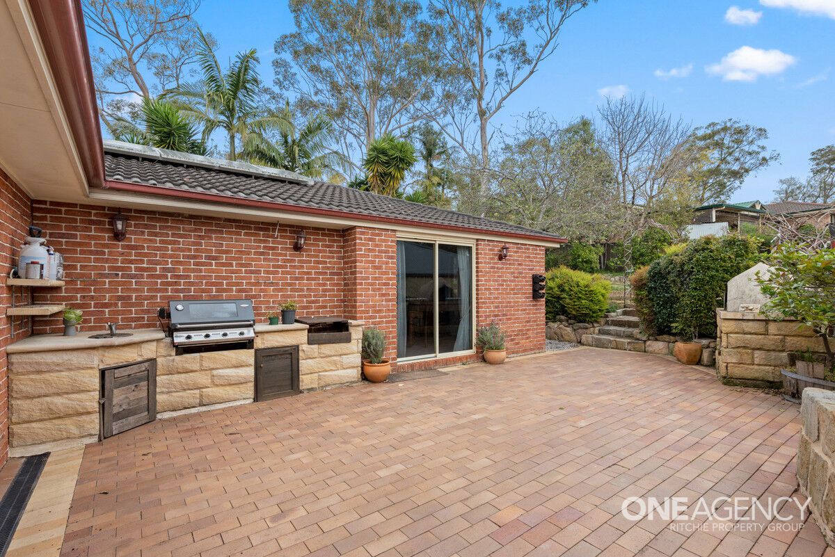 4 Roberts Parade, Hawkesbury Heights NSW 2777, Image 2