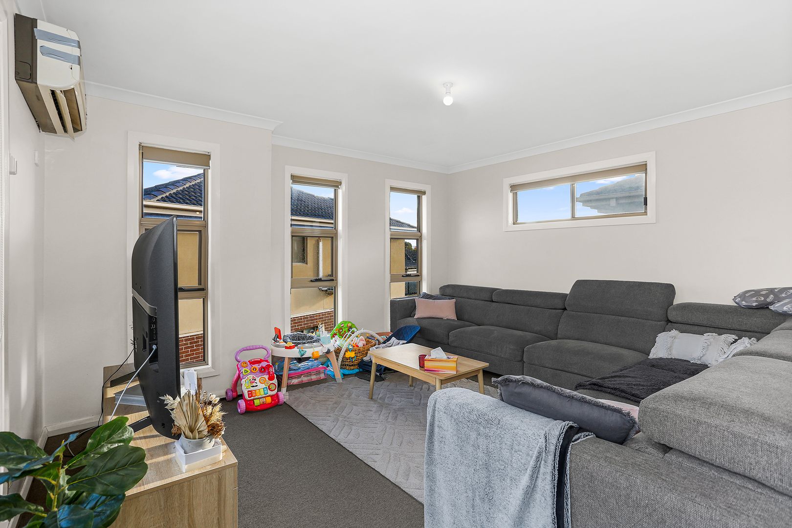 6/9 Galton Cct, Craigieburn VIC 3064, Image 2